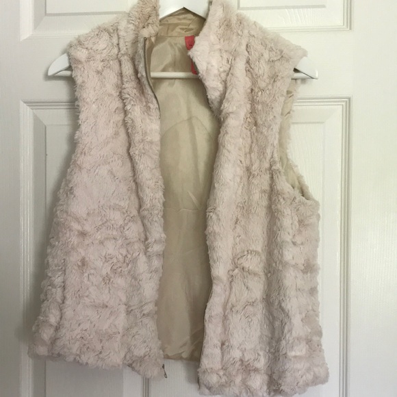 Faux Fur vest with zipper - Picture 1 of 5